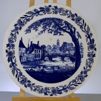 Assiette décorative Boch Frères Delft 35cm années 1950